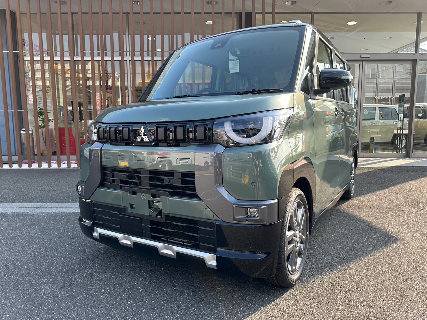 三菱 デリカミニ Tプレミアム4WD