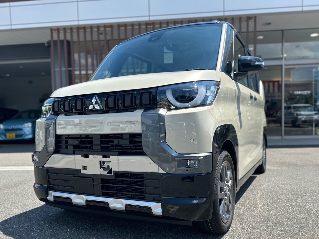 三菱 デリカミニ Tプレミアム4WD