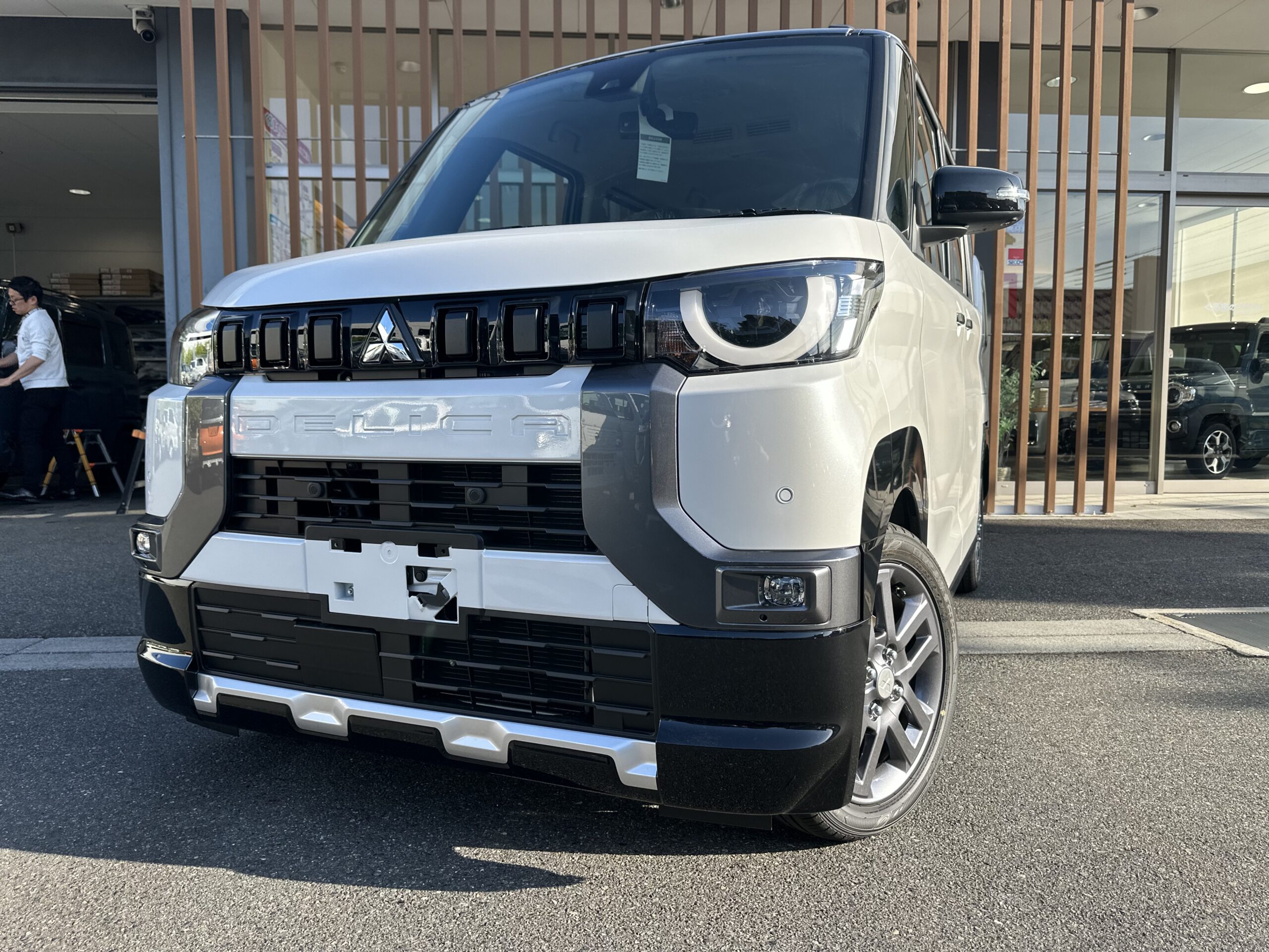三菱 デリカミニ Tプレミアム 4WD