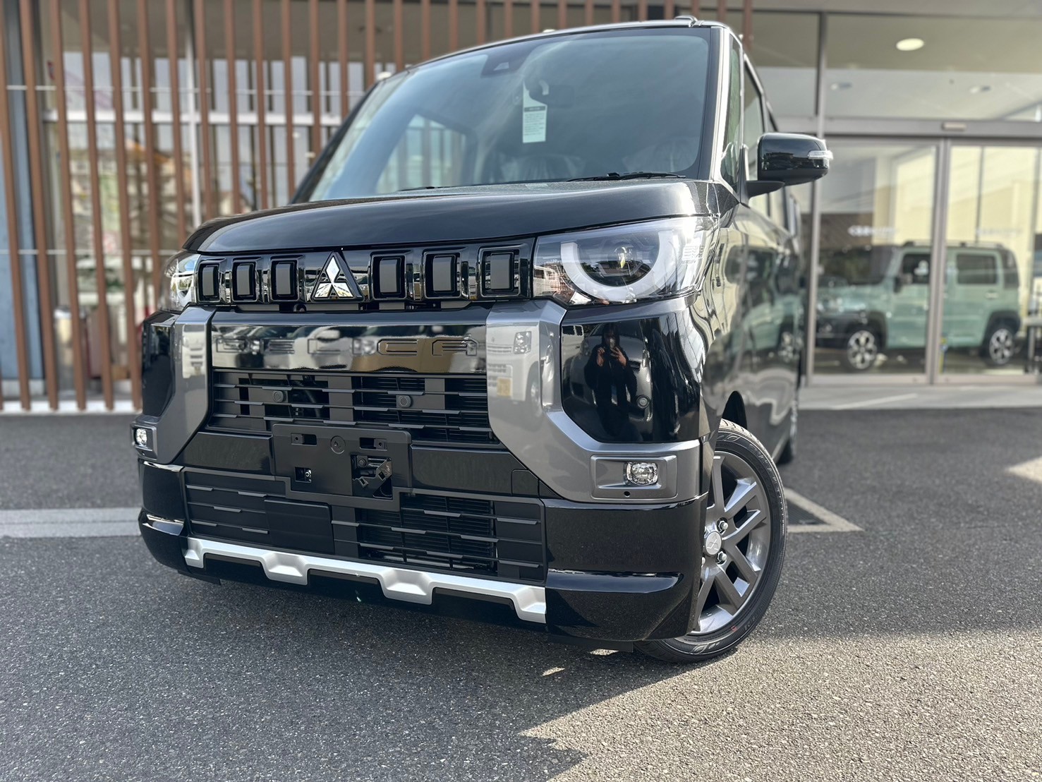 三菱 デリカミニ Tプレミアム　4WD