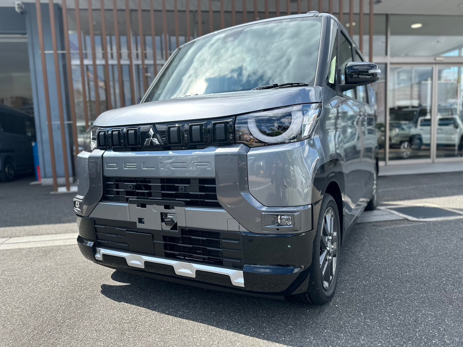 三菱 デリカミニ Gプレミアム　4WD