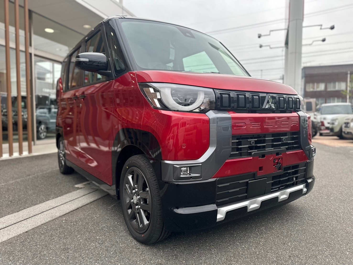 三菱 デリカミニ Gプレミアム　4WD