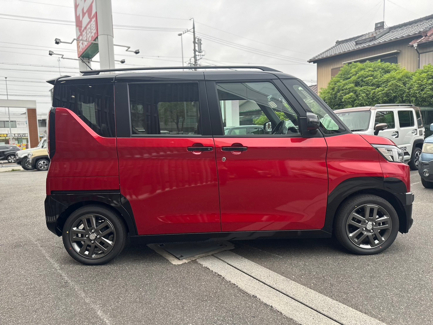 三菱 デリカミニ Gプレミアム　4WD