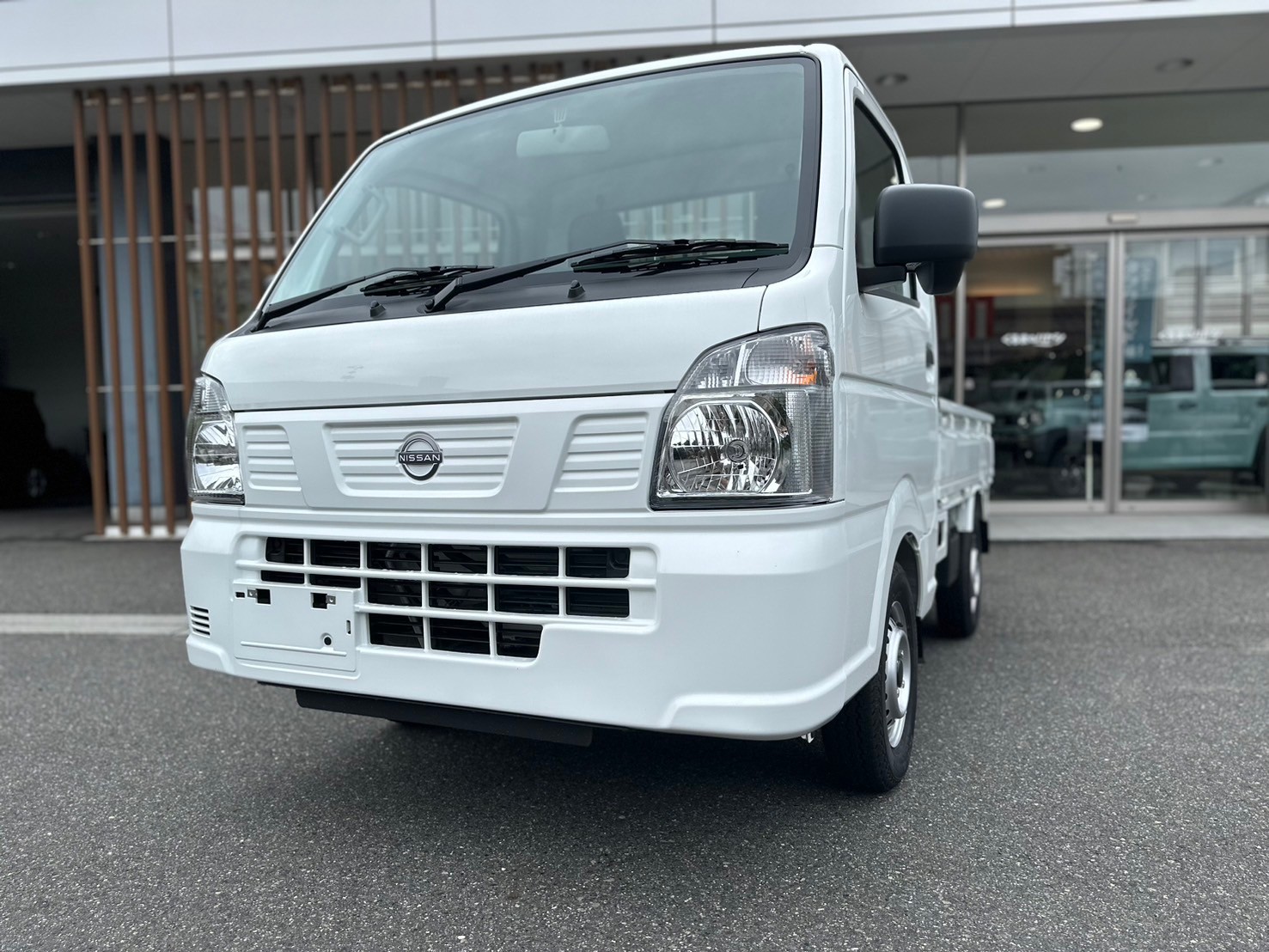 日産 DX 5MT 4WD